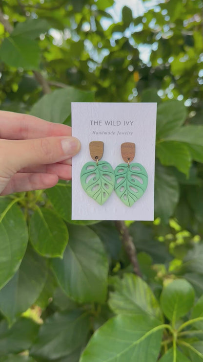 Wooden Ombre Monstera Leaves